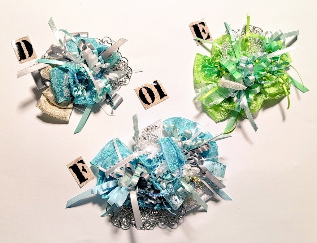 リボンコサージュ兼ペンレスト