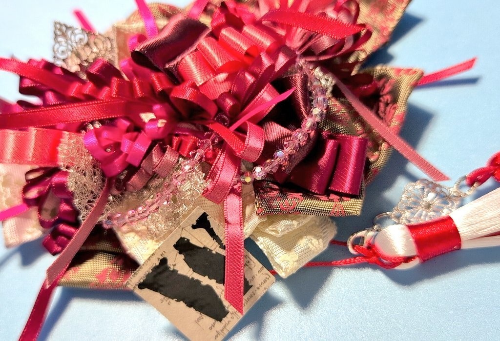 リボンコサージュ兼ペンレスト