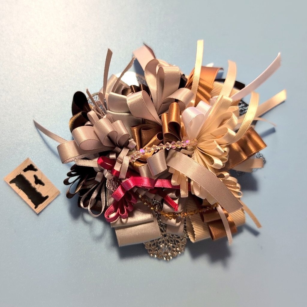 リボンコサージュ兼ペンレスト