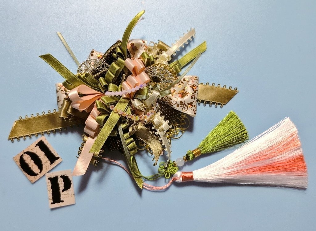 リボンコサージュ兼ペンレスト