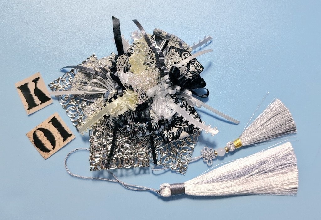 リボンコサージュ兼ペンレスト