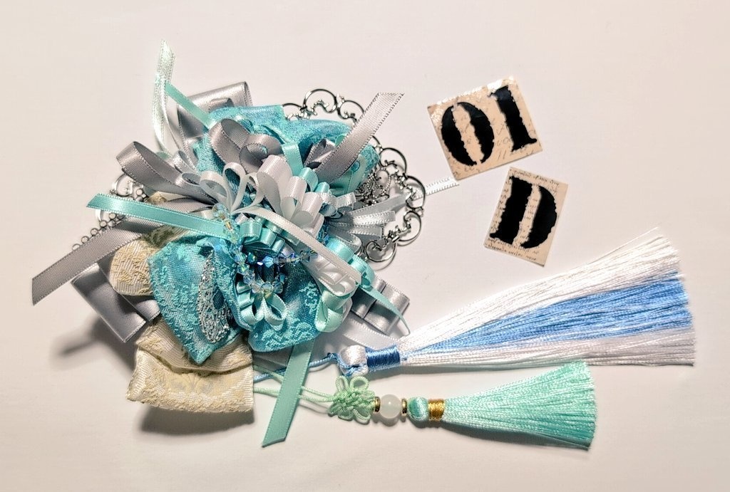 リボンコサージュ兼ペンレスト