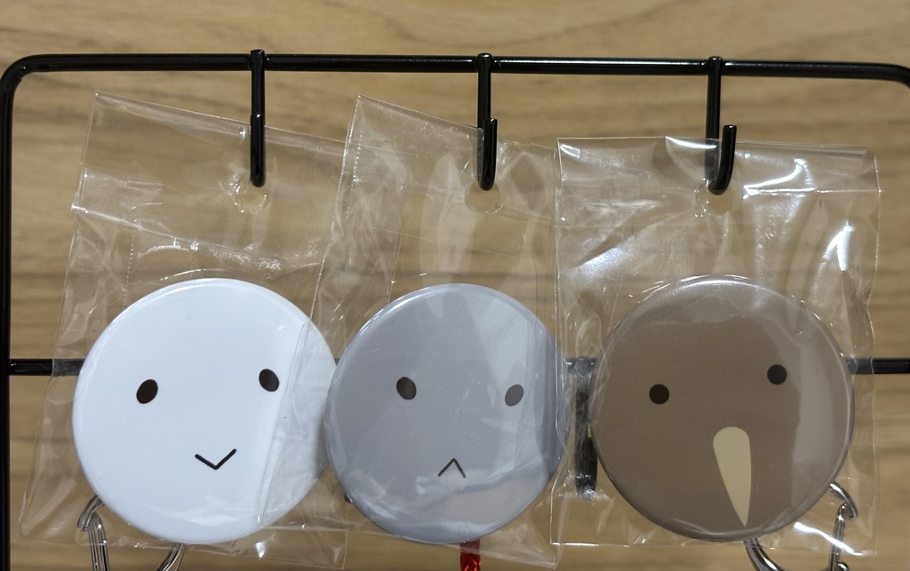 缶バッジ(白もちだま、黒もちだま、キーウィ)