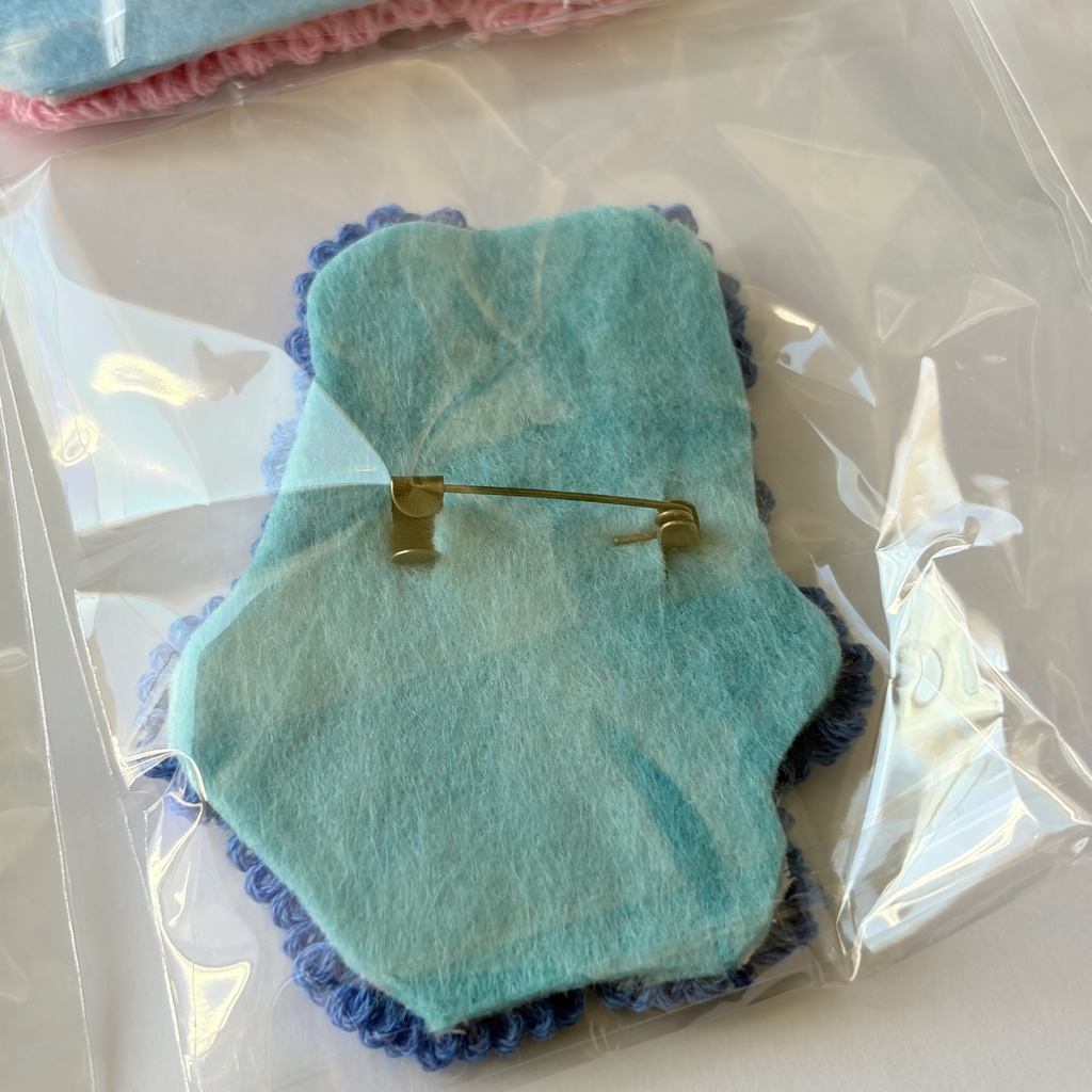 刺繍ブローチ