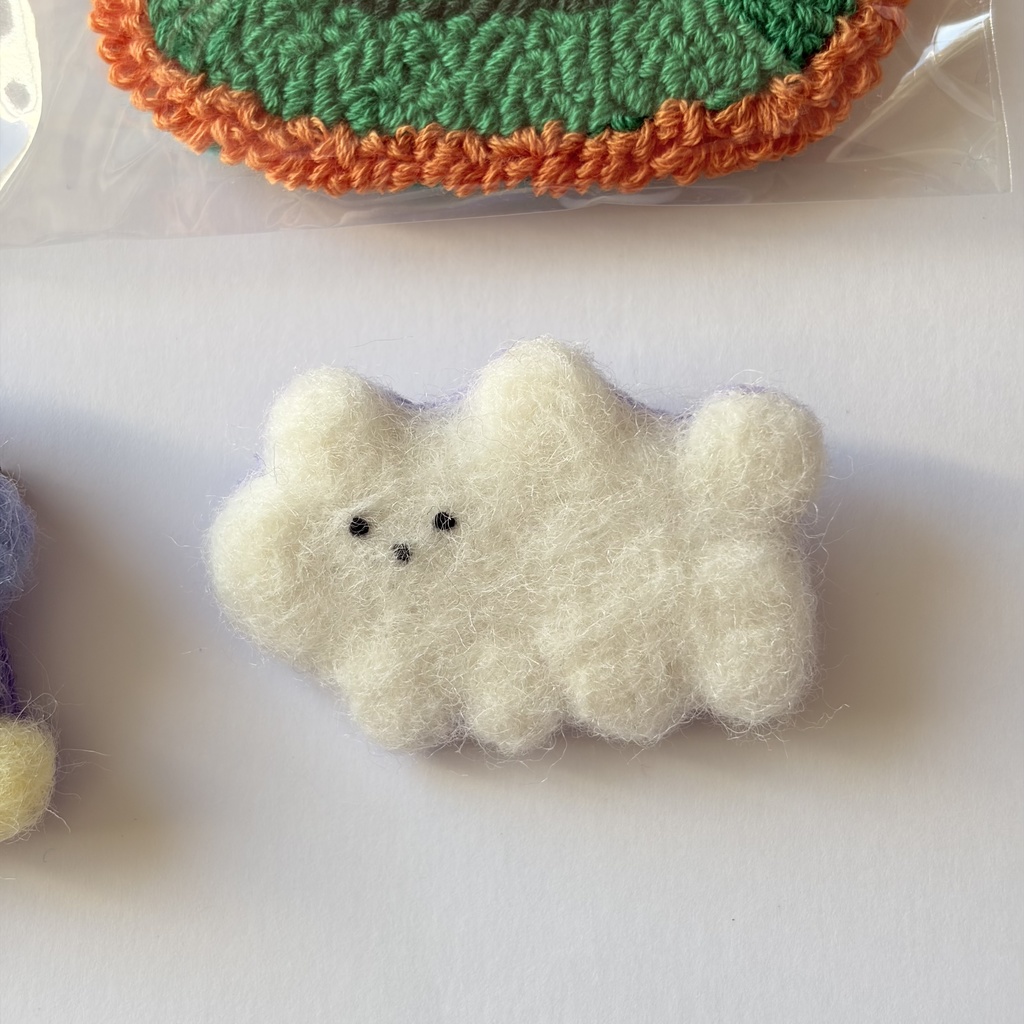 刺繍ブローチ、羊毛フェルトブローチ