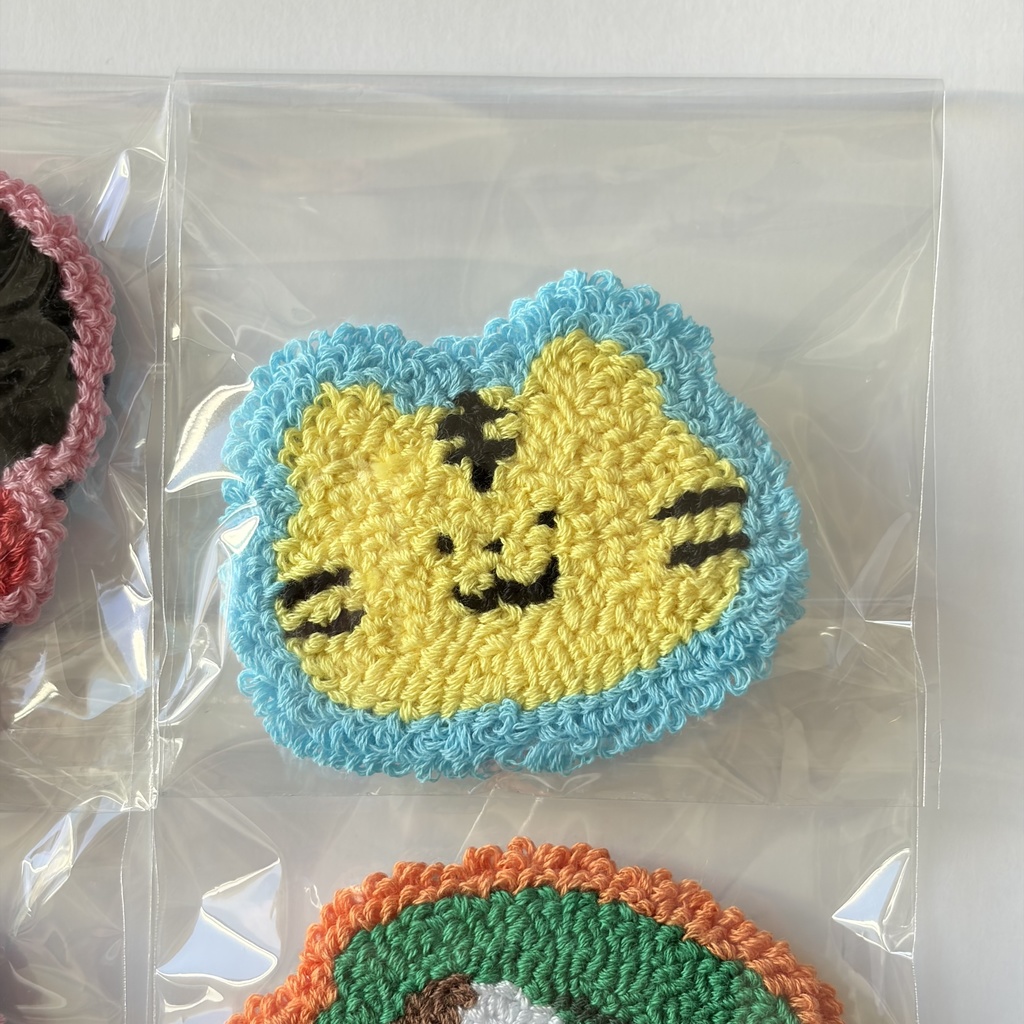 刺繍ブローチ、羊毛フェルトブローチ