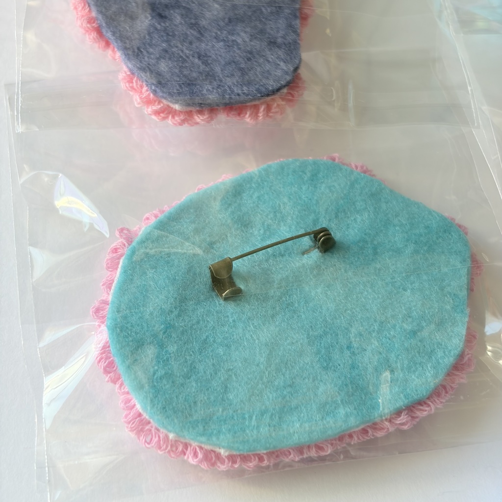 刺繍ブローチ、羊毛フェルトブローチ