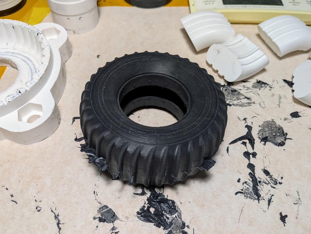 タミヤ ワイルドウイリーM38 パドルタイヤの金型 【STLデータ】