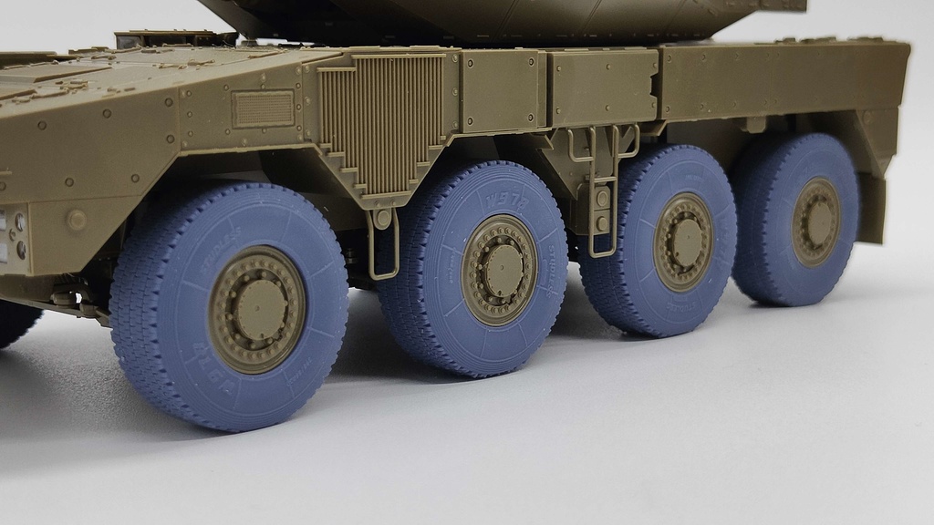 1/35 16式機動戦闘車用スタッドレスタイヤセット
