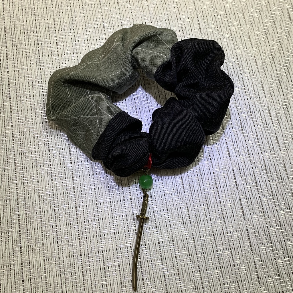 着物deシュシュ 膝丸イメージ 刀のチャーム付き 正絹