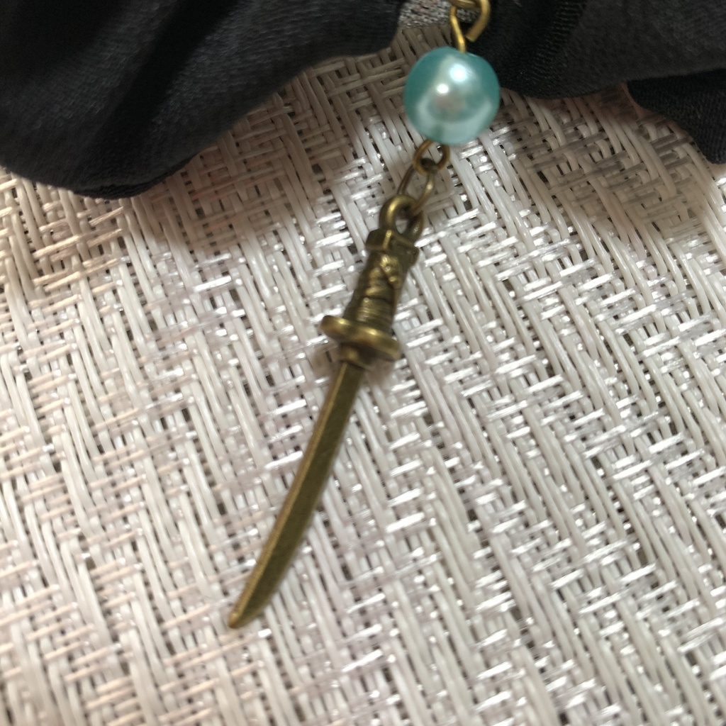 着物deシュシュ 膝丸イメージ 刀のチャーム付き 正絹