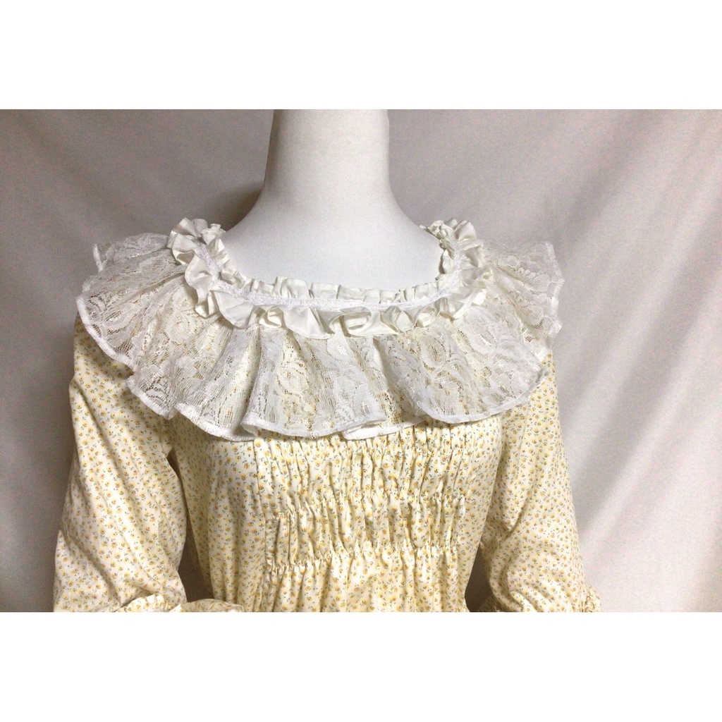 イエローベージュの姫袖ドレスワンピース