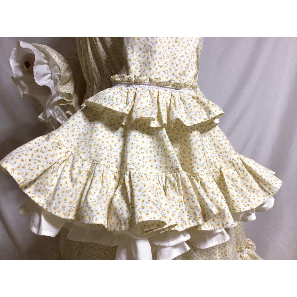 イエローベージュの姫袖ドレスワンピース