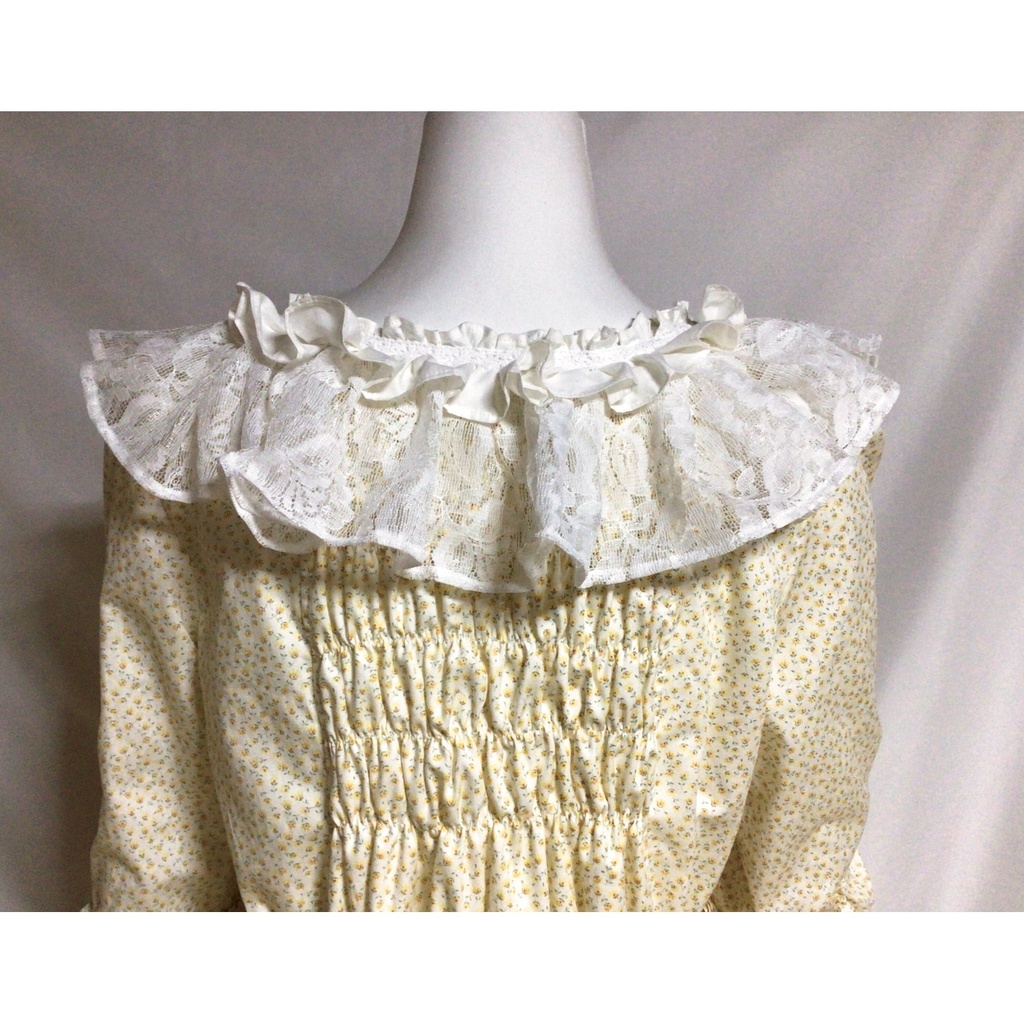 イエローベージュの姫袖ドレスワンピース