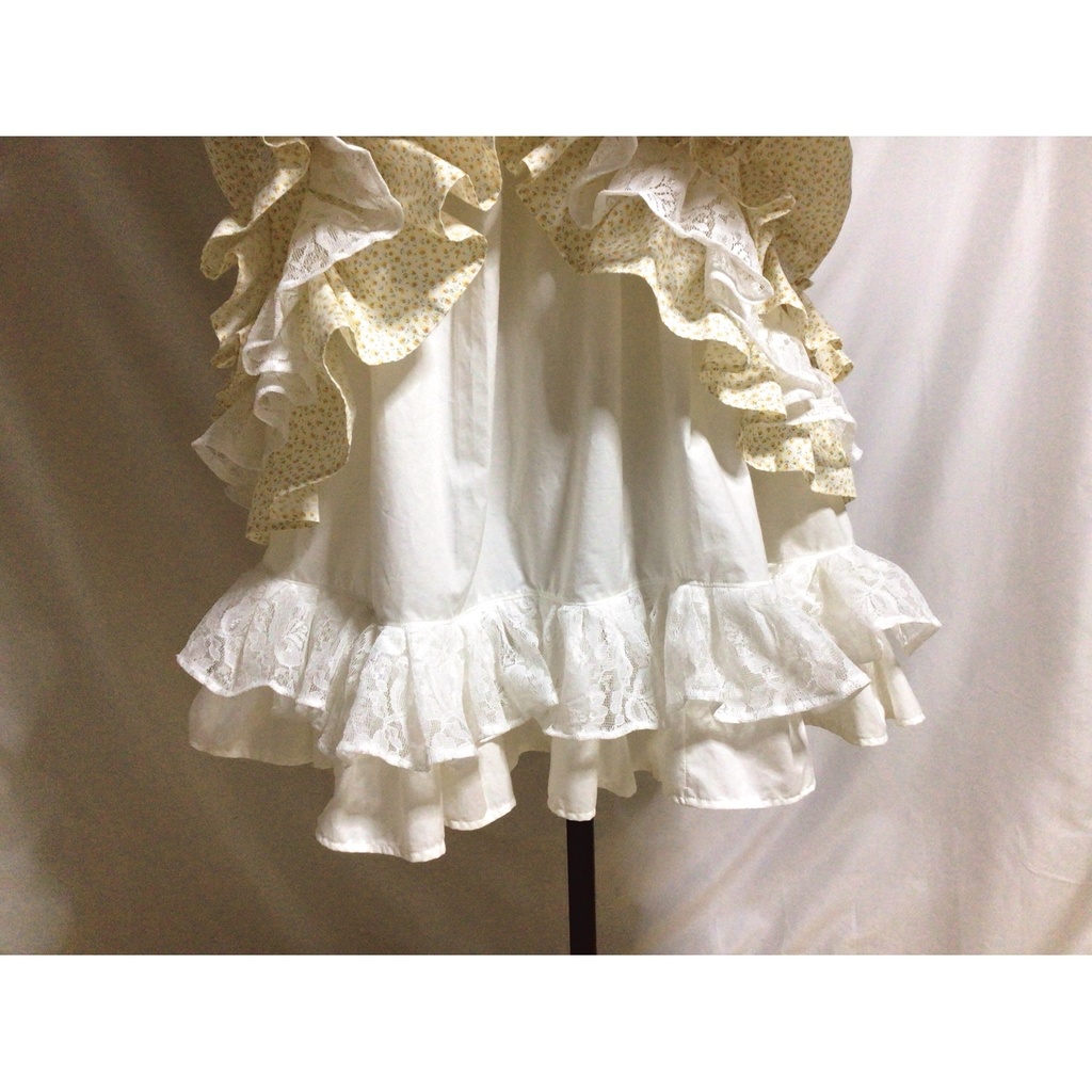 イエローベージュの姫袖ドレスワンピース