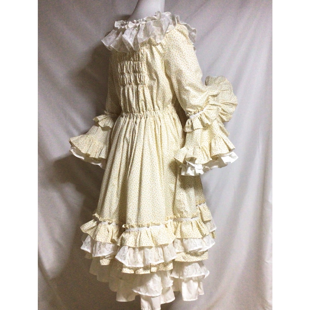 イエローベージュの姫袖ドレスワンピース