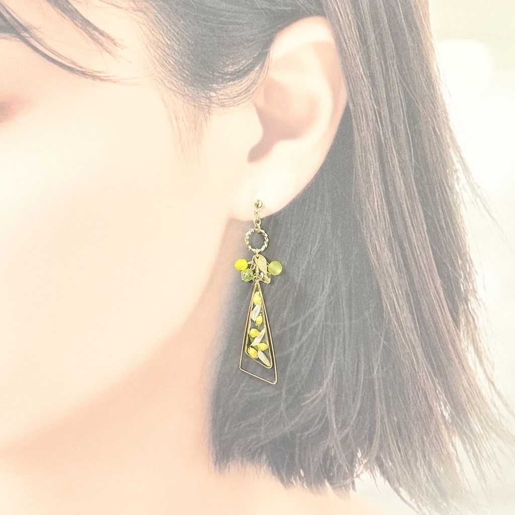 再販*爽やかマスカットカラーのボタニカルピアス*