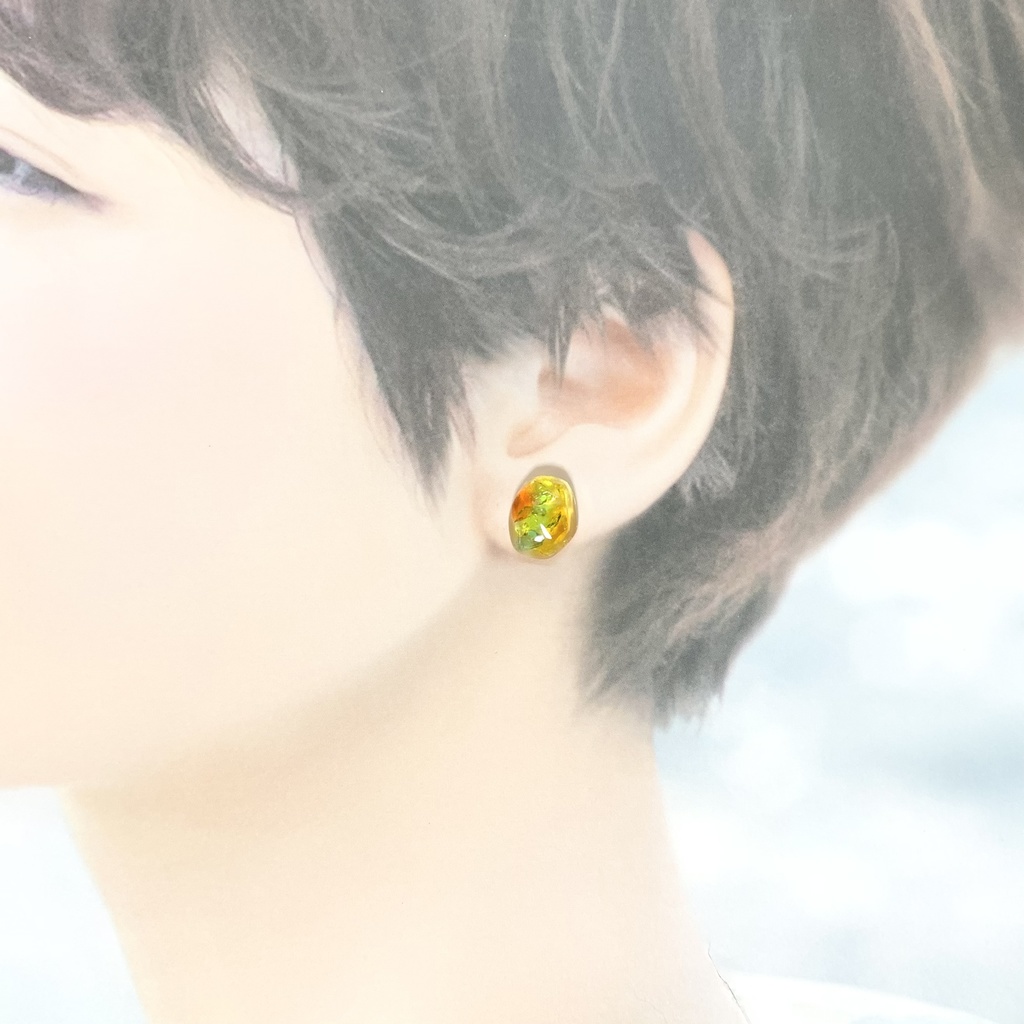 人気作品1257【再販】琉球ガラスのうるつやピアス