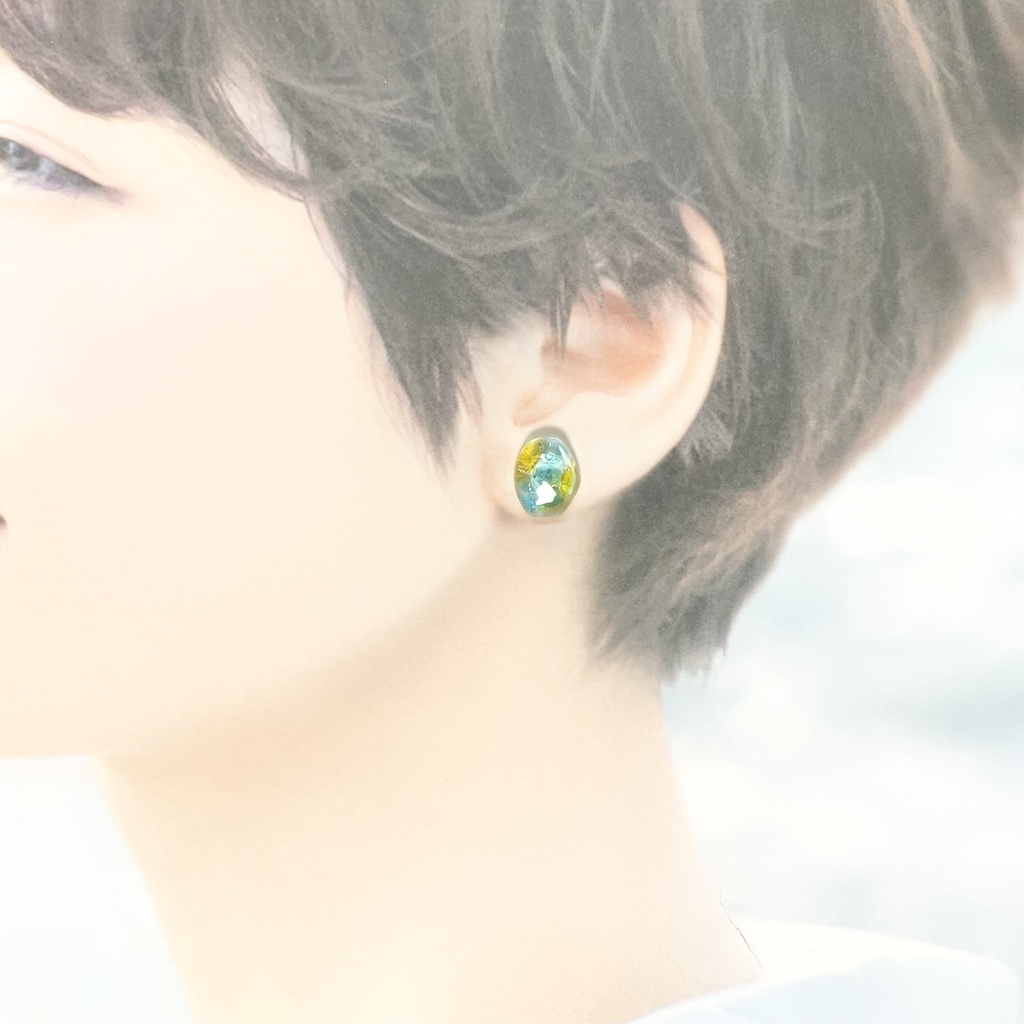 人気作品1257【再販】琉球ガラスのうるつやピアス