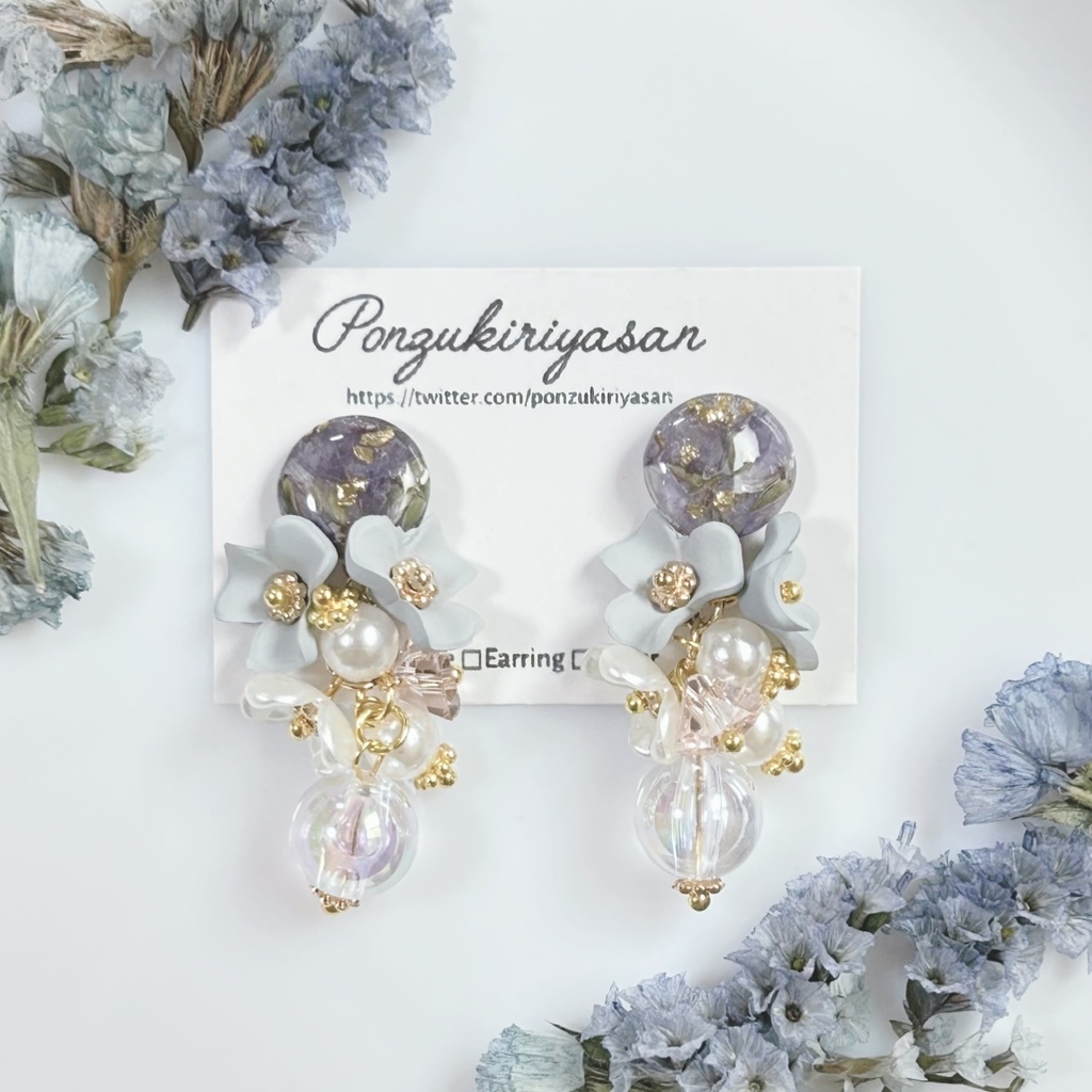 1397マットなお花とフラワーレジンのピアス