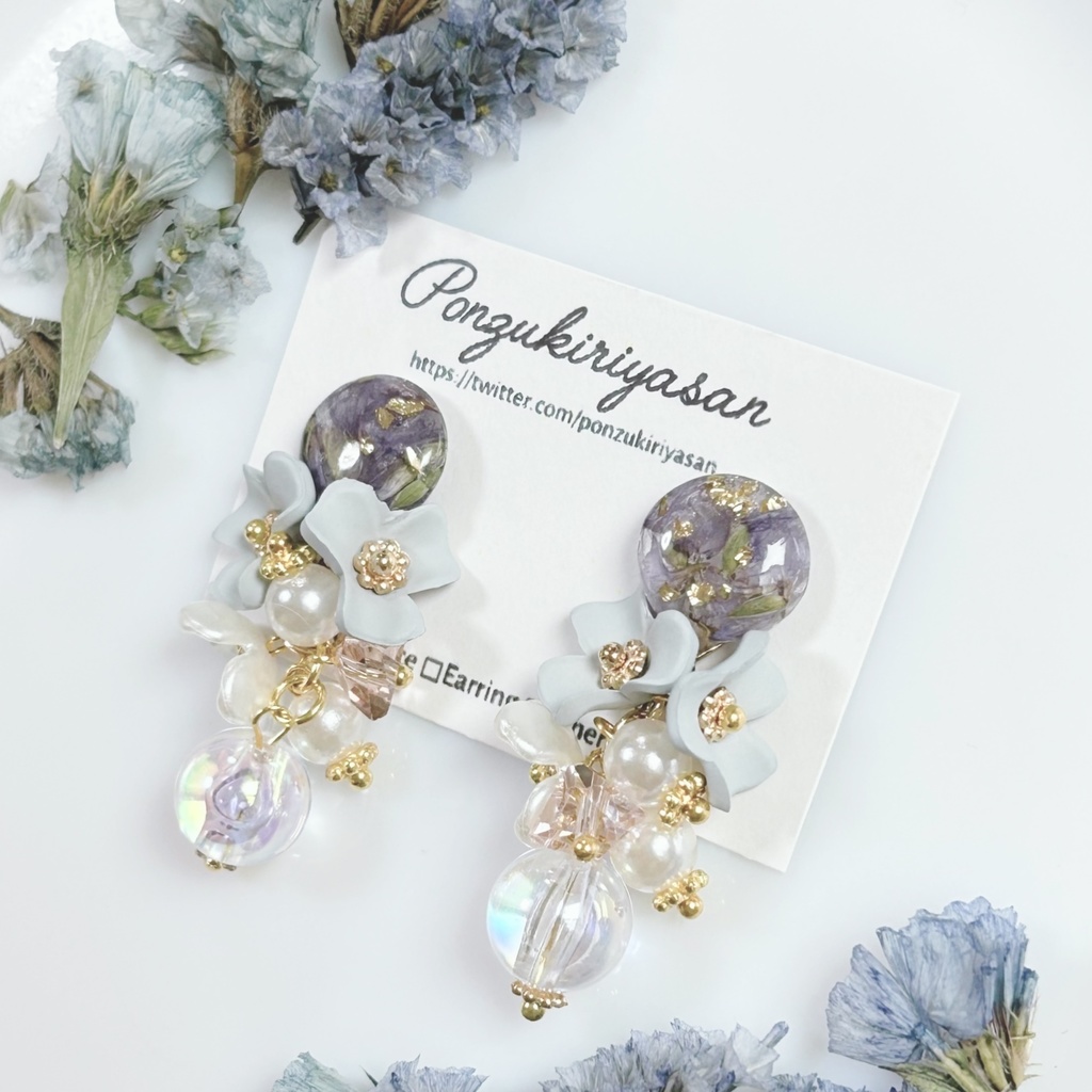 1397マットなお花とフラワーレジンのピアス