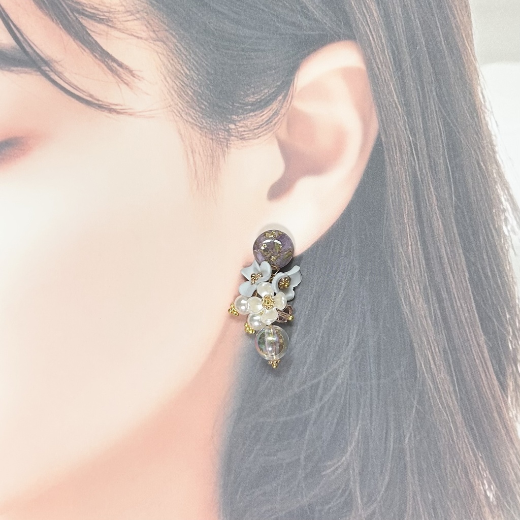 1397マットなお花とフラワーレジンのピアス