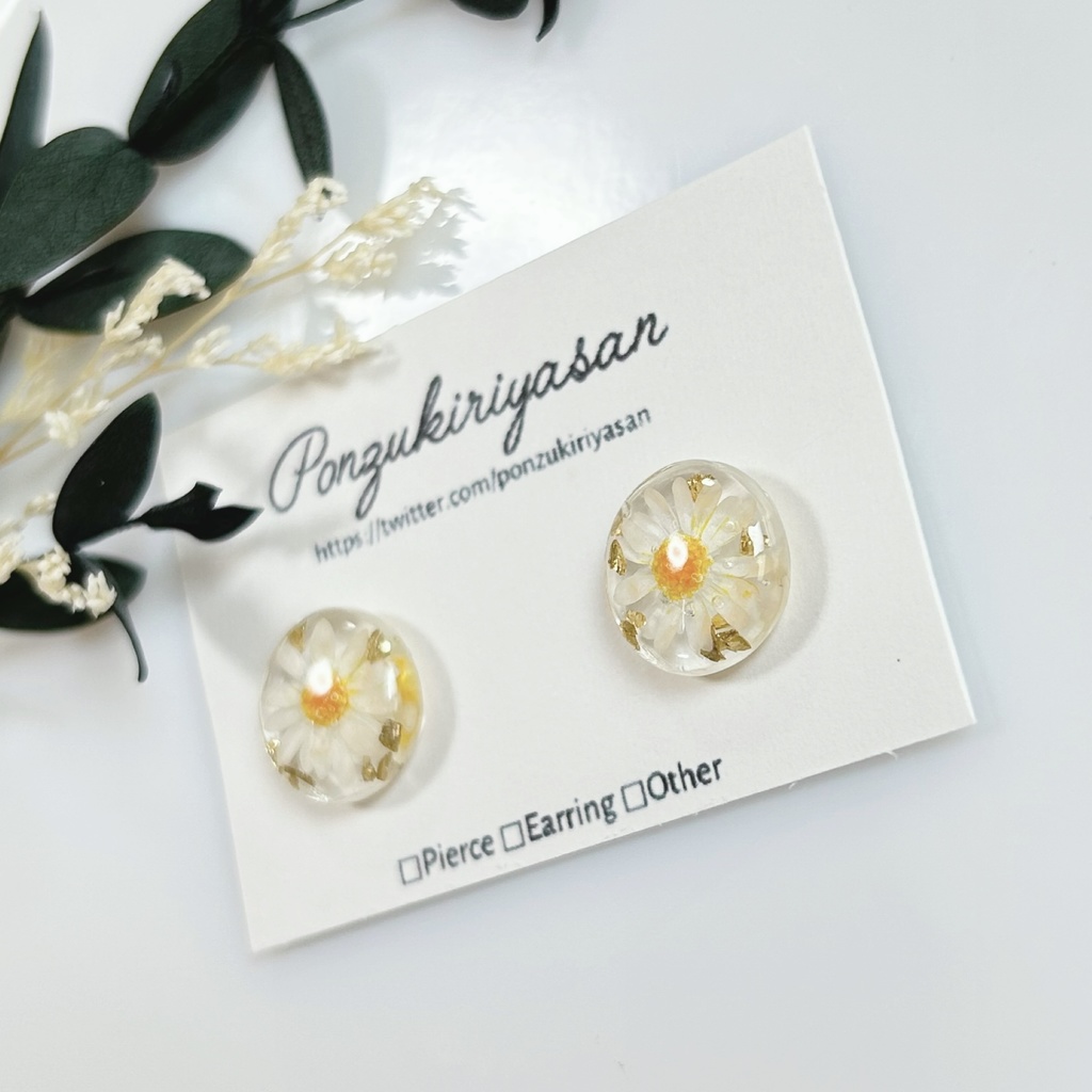 1413デイジー風一粒レジンピアス