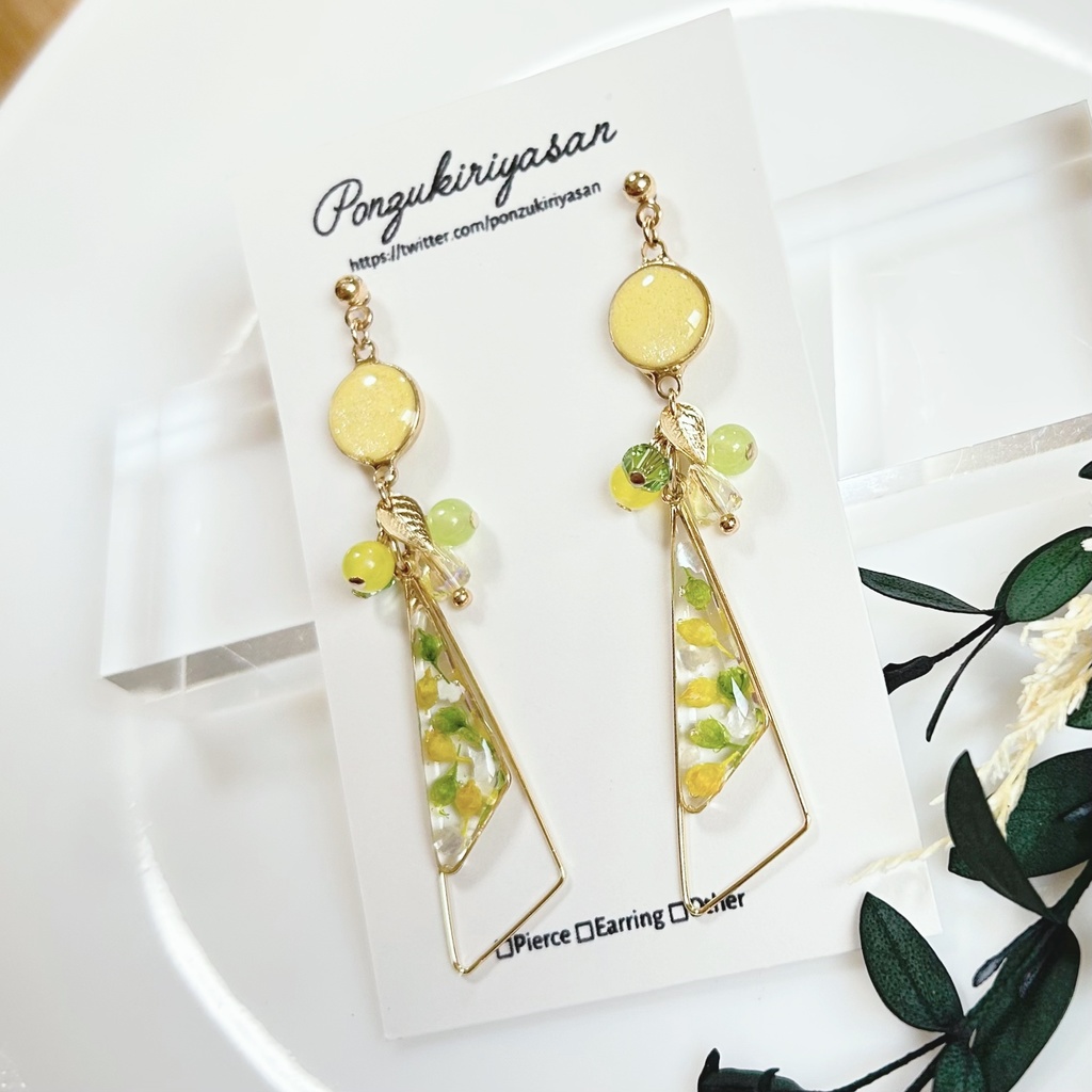 1526初夏のレモンカラーピアス
