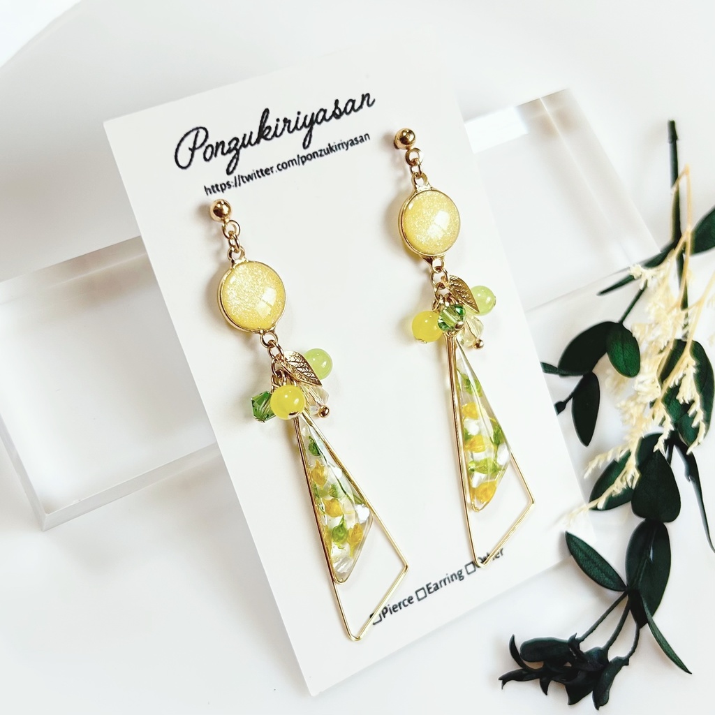 1526初夏のレモンカラーピアス