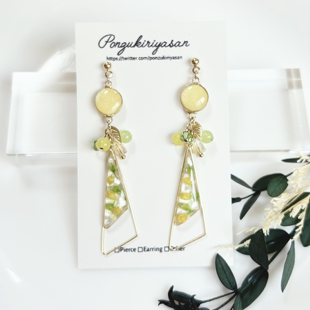 1526初夏のレモンカラーピアス