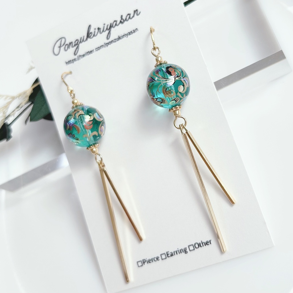 1565コラージュ玉のチャイナ風ピアス