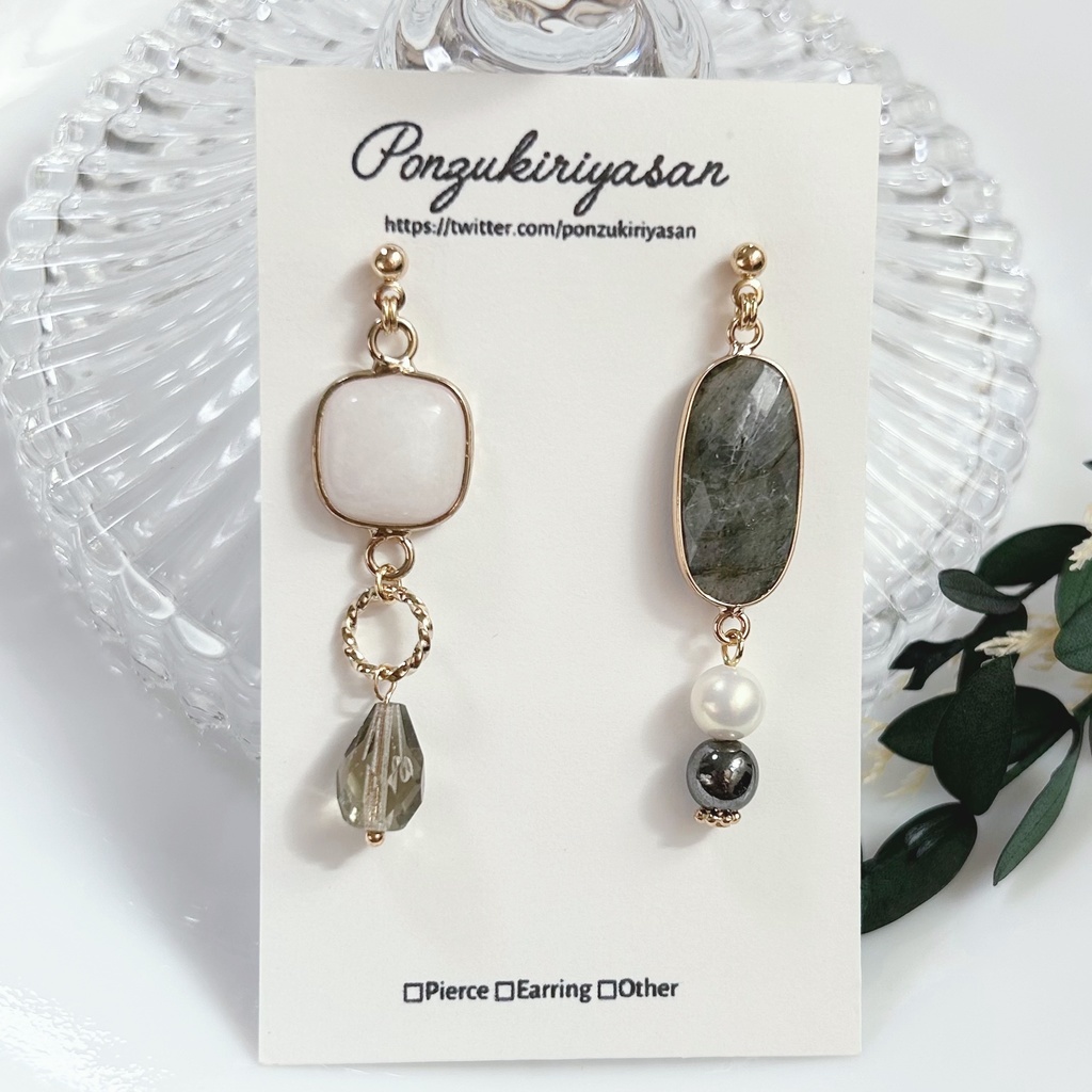 1615天然石のアシンメトリーピアス