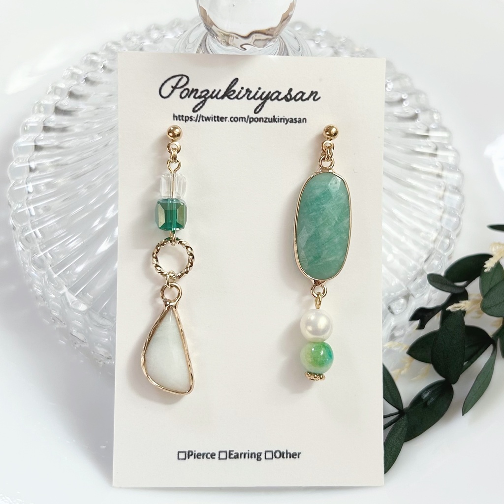 1615天然石のアシンメトリーピアス