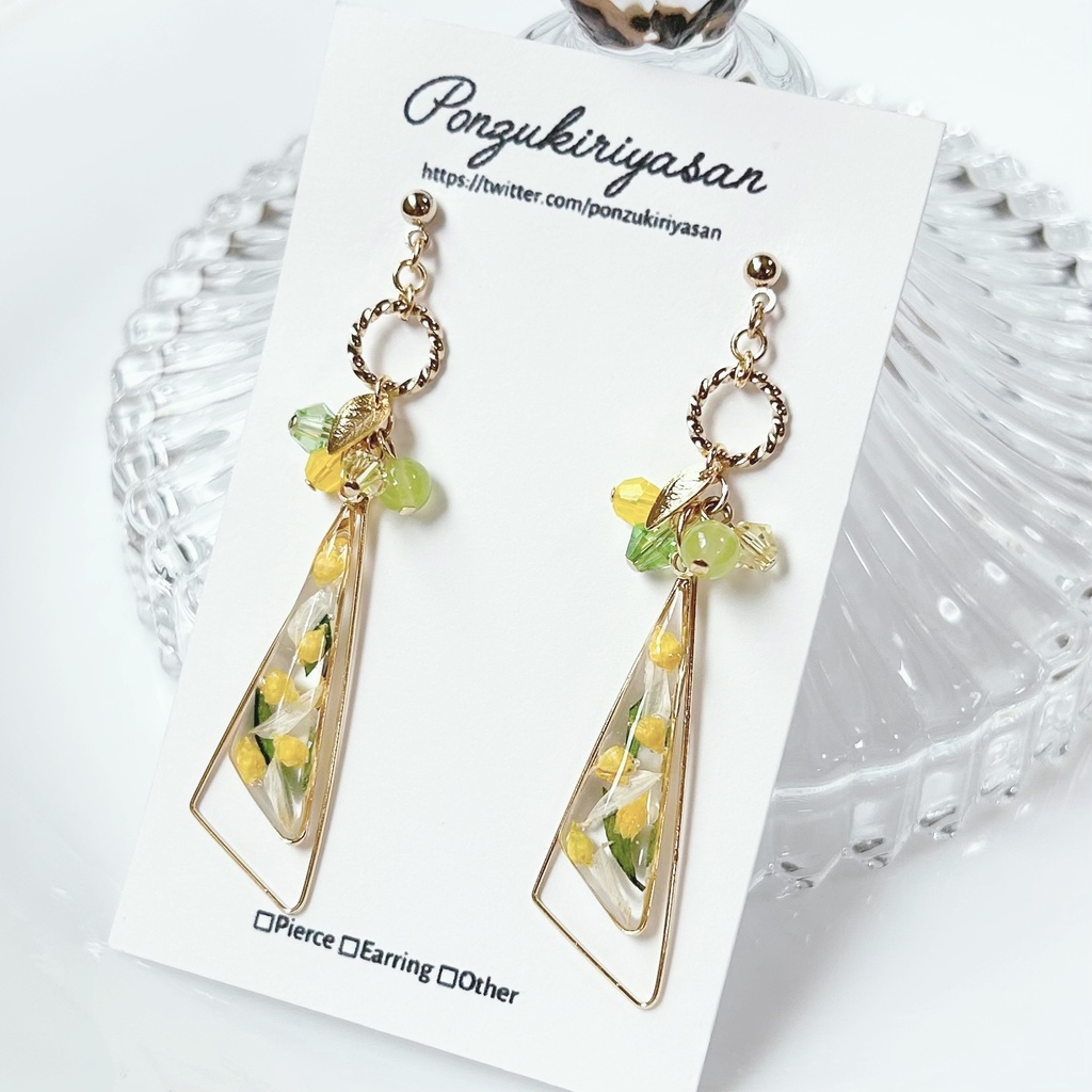 1653【リバイバル】爽やかマスカットカラーのボタニカルピアス