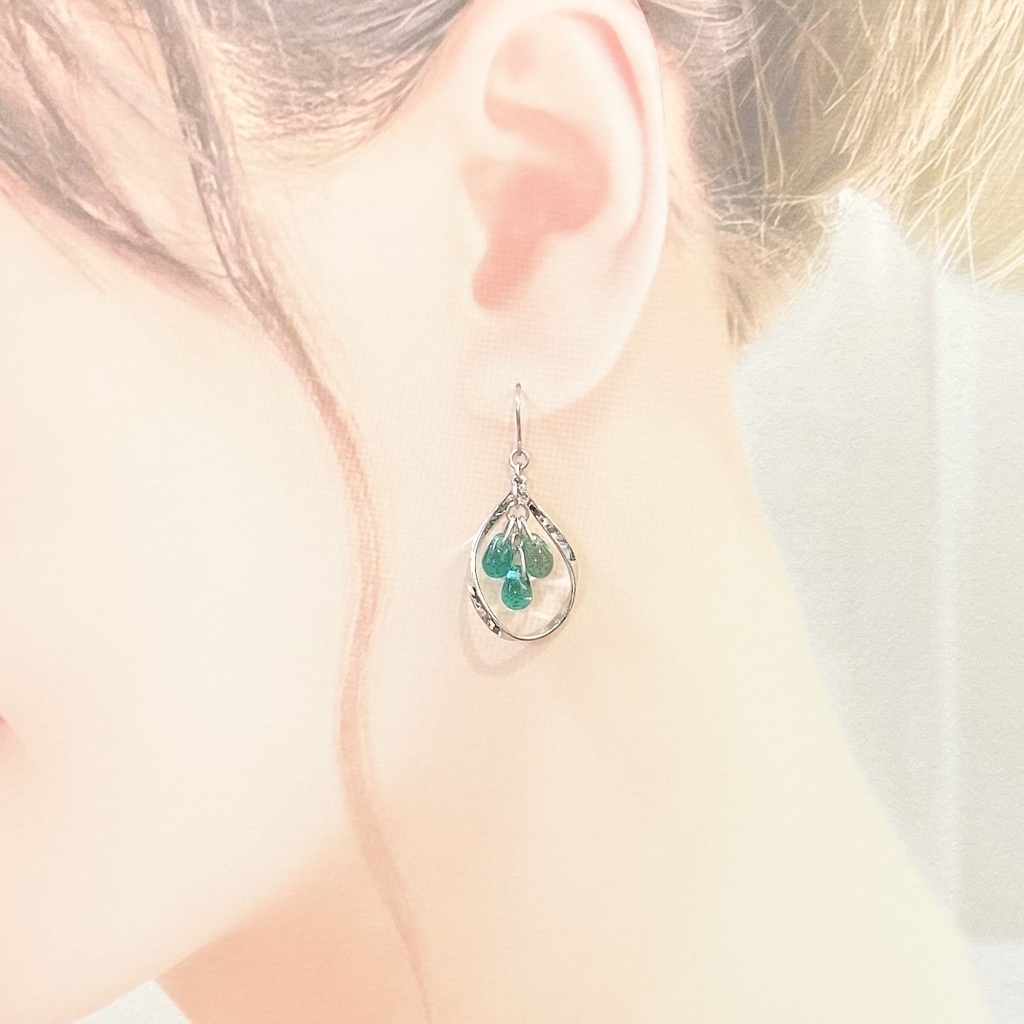 1678雫ガラスのピアス