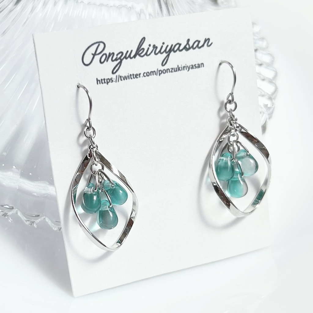 1678雫ガラスのピアス