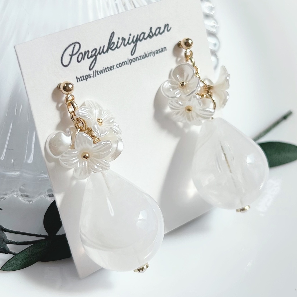 1700大きな雫とお花の耳飾り
