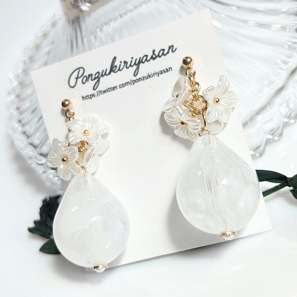 1700大きな雫とお花の耳飾り