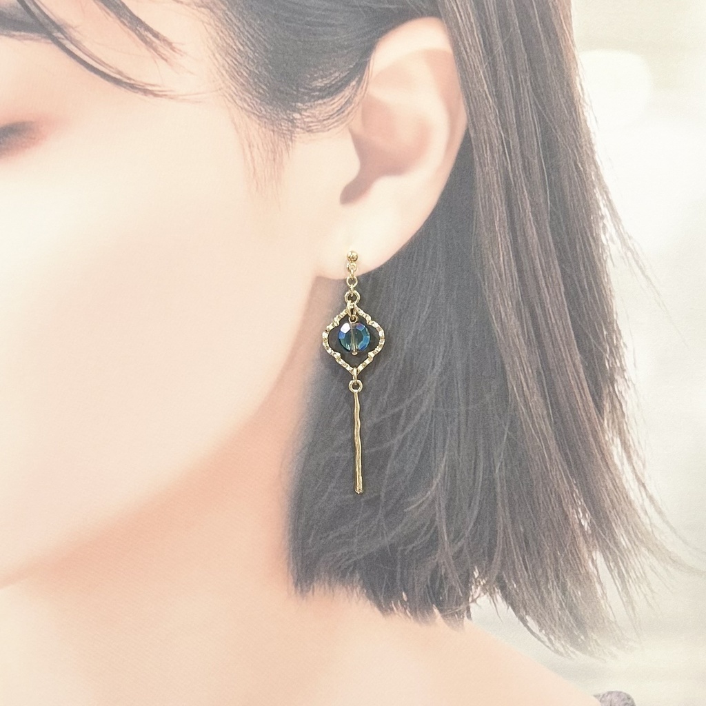 1707ラウンドカットガラスのピアス