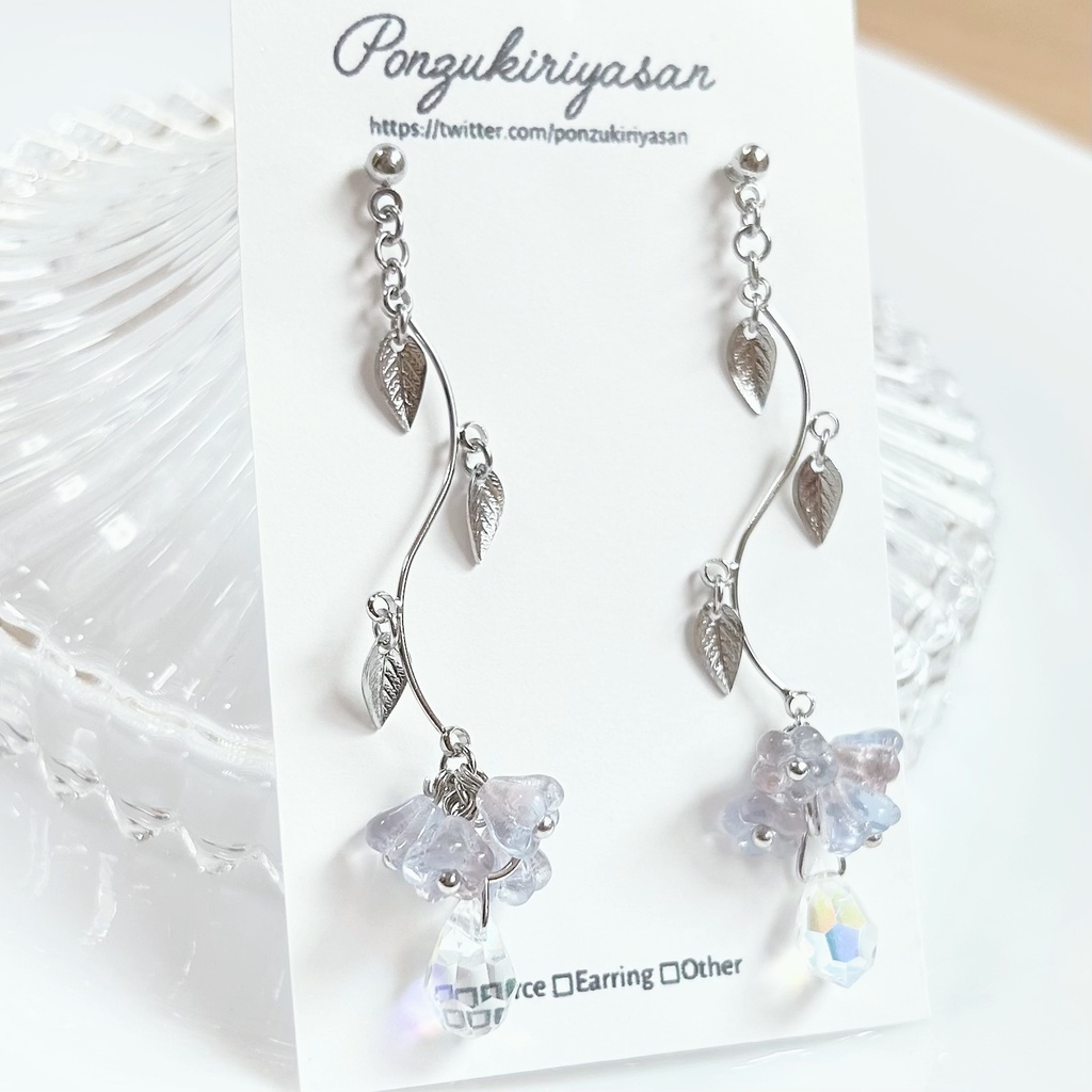 1711小粒ガラスフラワーとリーフのピアス