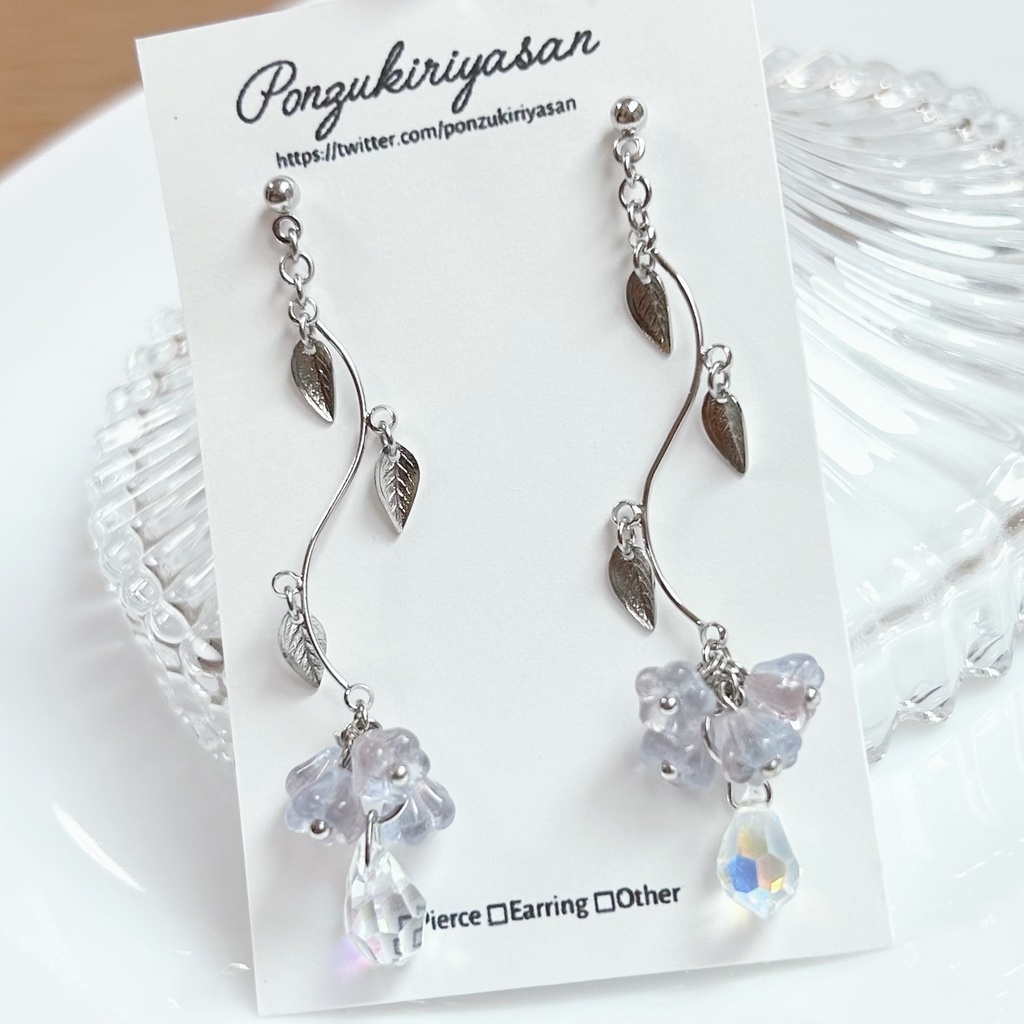 1711小粒ガラスフラワーとリーフのピアス