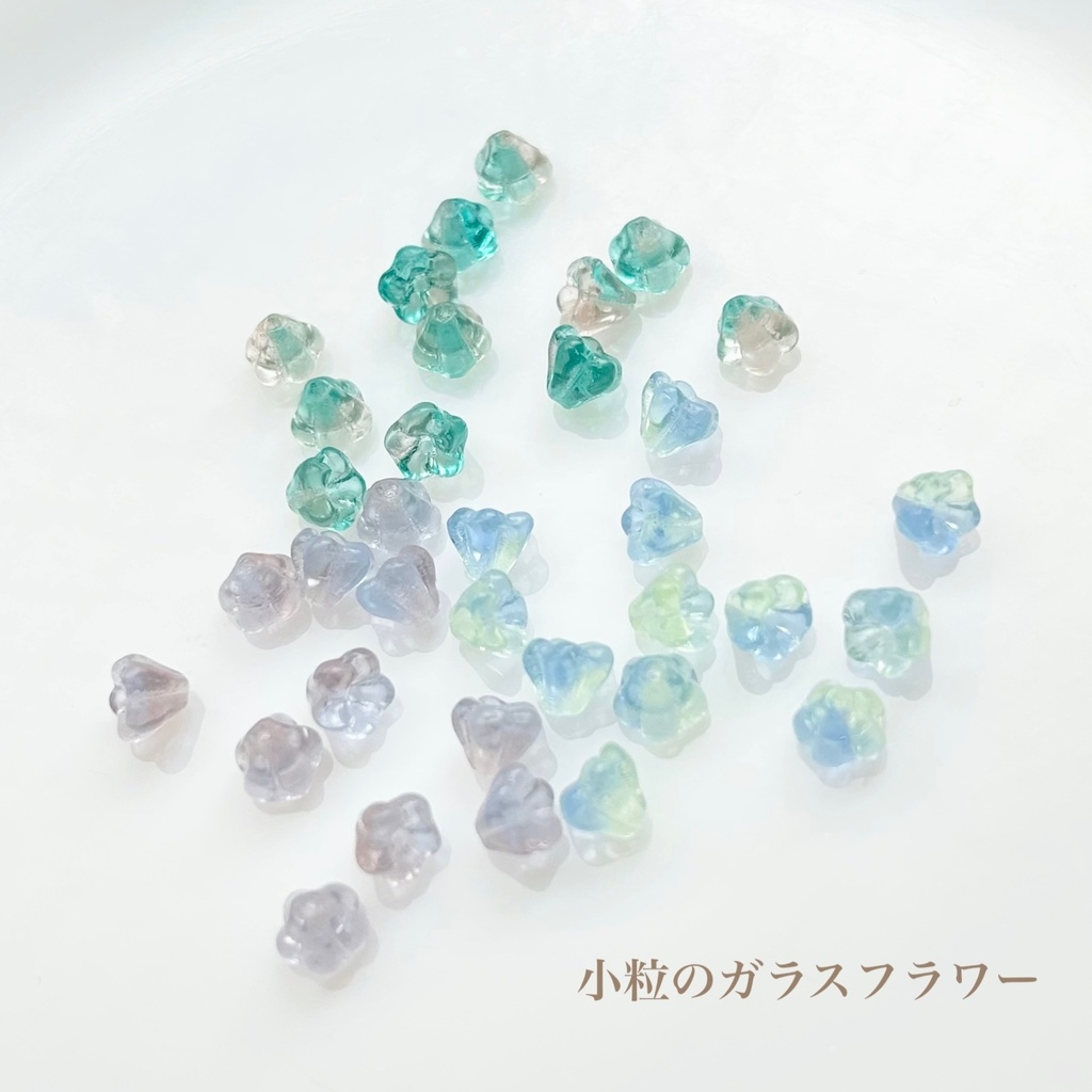 1711小粒ガラスフラワーとリーフのピアス