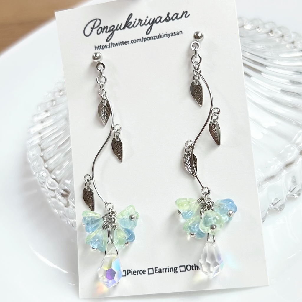 1711小粒ガラスフラワーとリーフのピアス