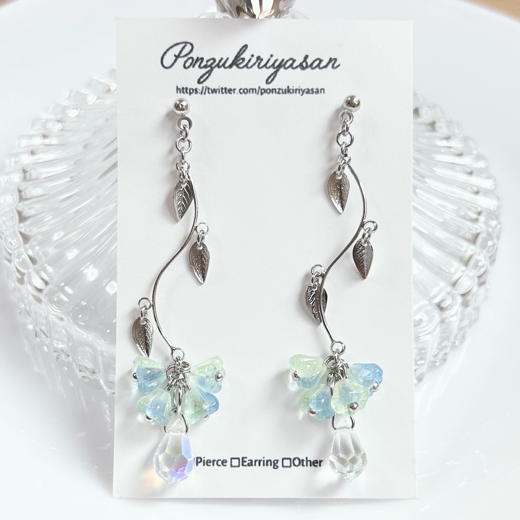 1711小粒ガラスフラワーとリーフのピアス