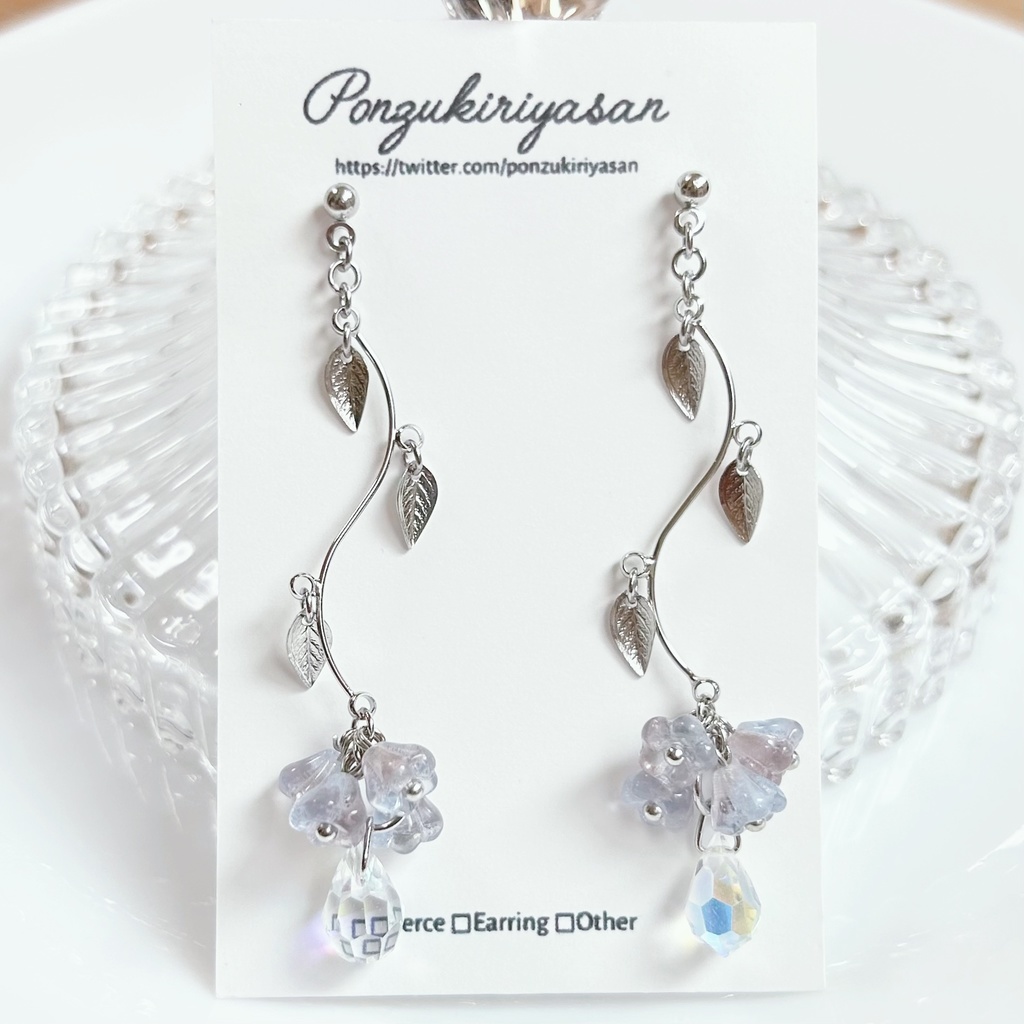 1711小粒ガラスフラワーとリーフのピアス