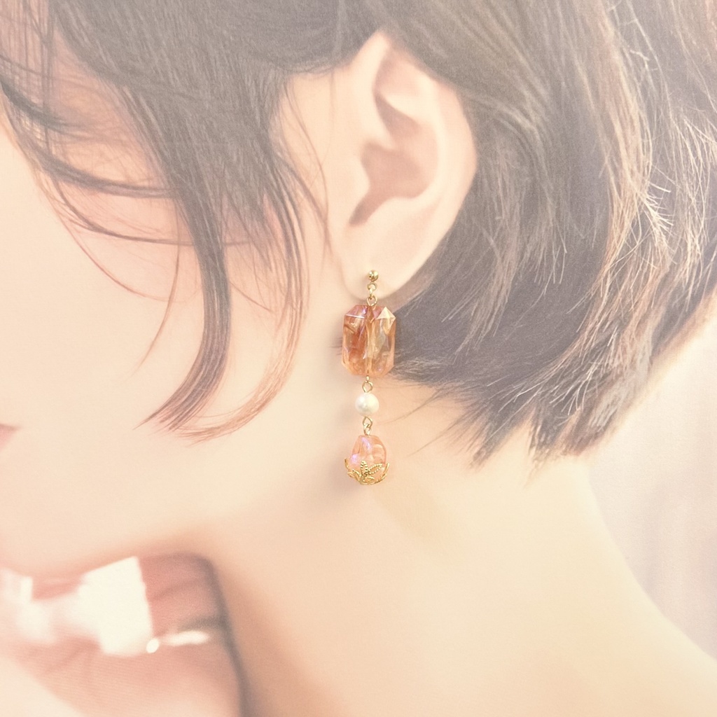 1717(金木犀)ドイツ製アクリルのピアス