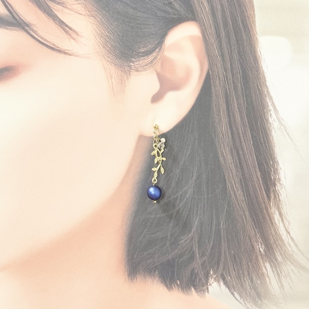 1727一粒ブルーベリーのピアス