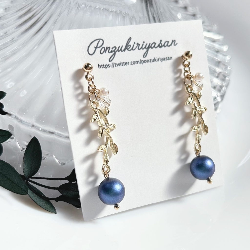 1727一粒ブルーベリーのピアス