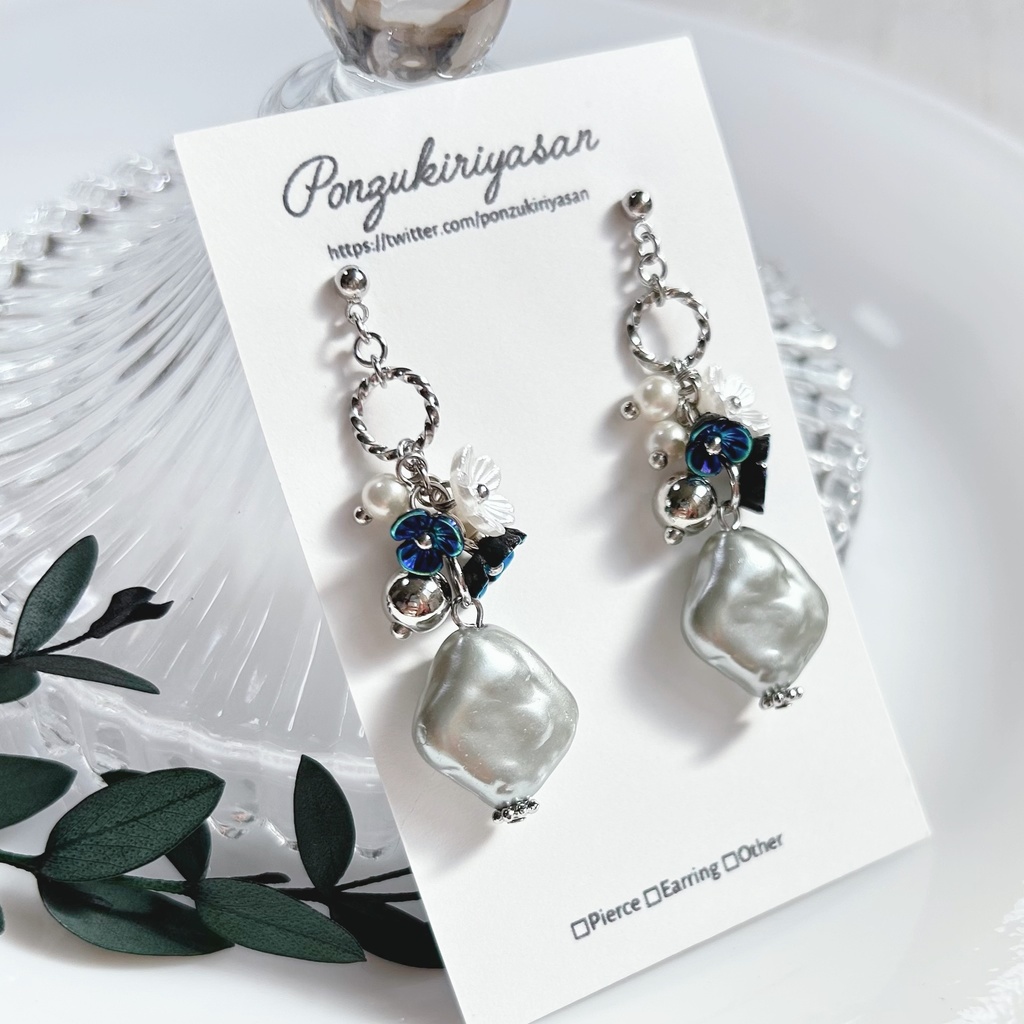 1729ヴィンテージ風フラワーピアス