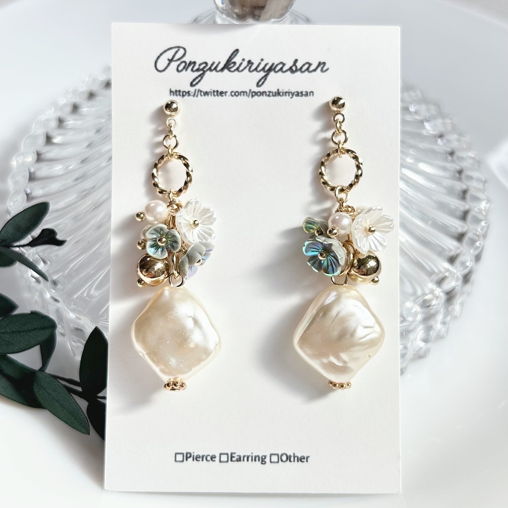 1729ヴィンテージ風フラワーピアス